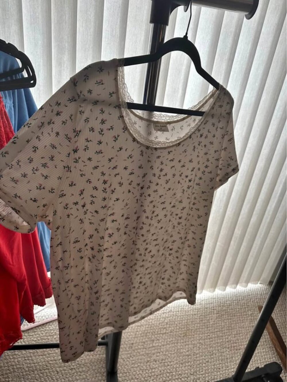 Free Kisses Floral Ribbed Lace Trim Top – Size 3X